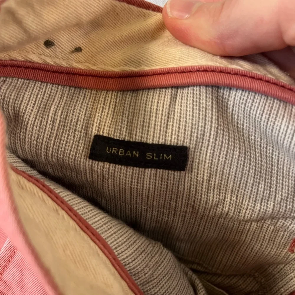 J Crew Broken In Pants Mens 32x30 (Fit 32x29) Urban Slim Chinos Salmon Pink Ctn